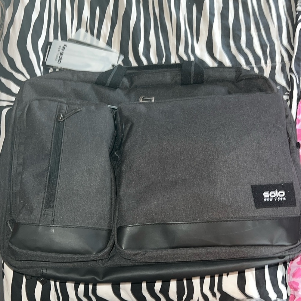 Solo New York Messenger backpack. Gray - Picture 2 of 4